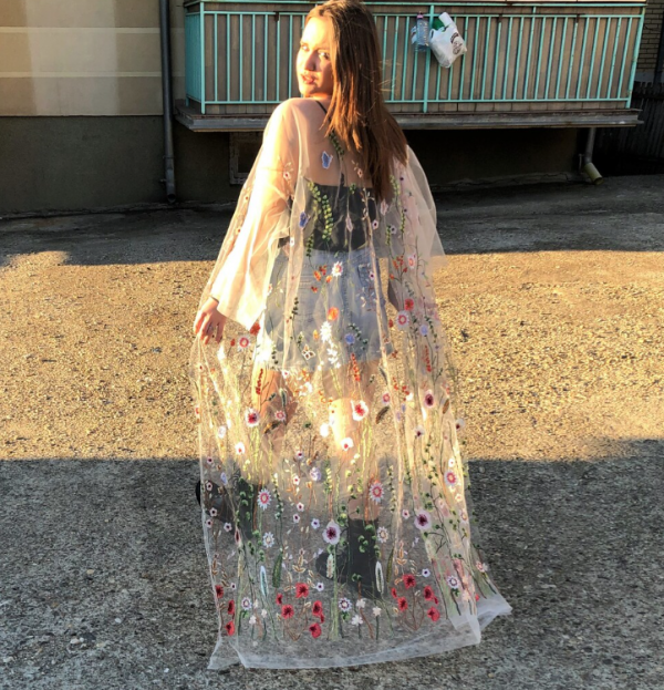 Jaket Kimono dengan Lapisan Tulle yang Halus